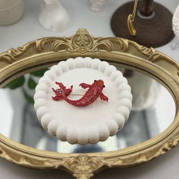 Betsey Johnson Elegant Red Fish Brooch - Picture 9 of 12